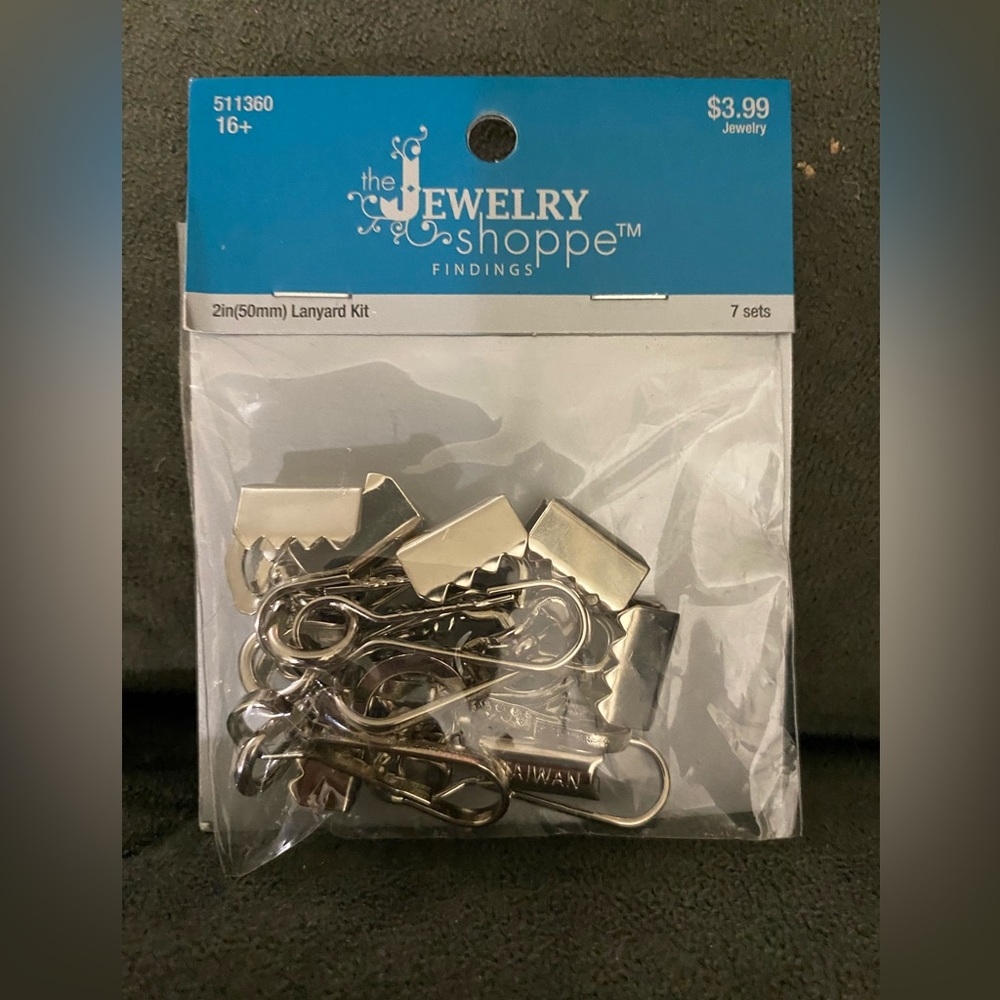 NWT/ The Jewelry Shoppe 2 in lanyard kit (7 sets)